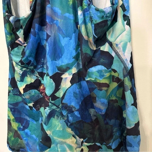 Athleta Blue Abstract Floral Racerback Sleeveless Scoop Neck Tank Size XS - Picture 8 of 9